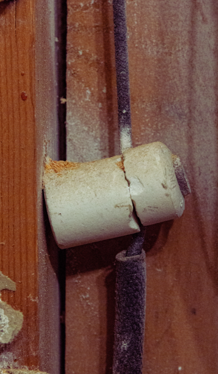 Close up of knob and tube wiring